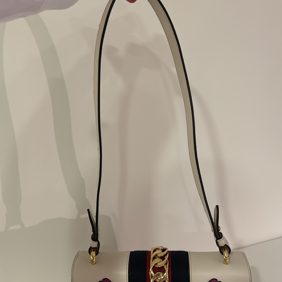 GUCCI Sylvie Embroidered Floral Shoulder Bag in White! - Picture 12 of 13